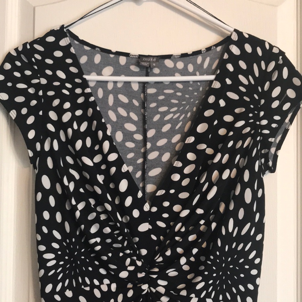 Sz 6 Muse Black and White Sleeveless Dress
